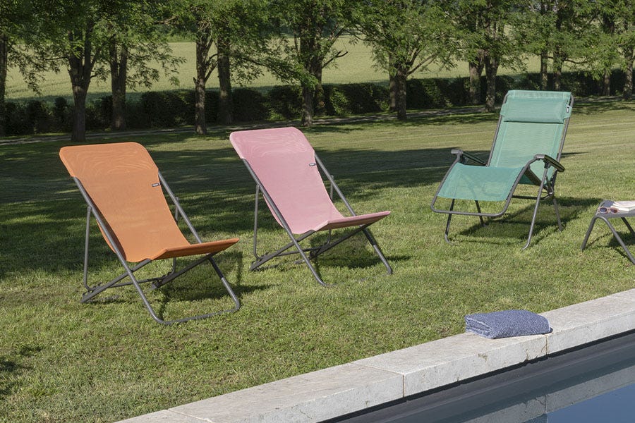 Dekotrend der 70er Jahre und Futurismus. Relaxstühle Lafuma Mobilier